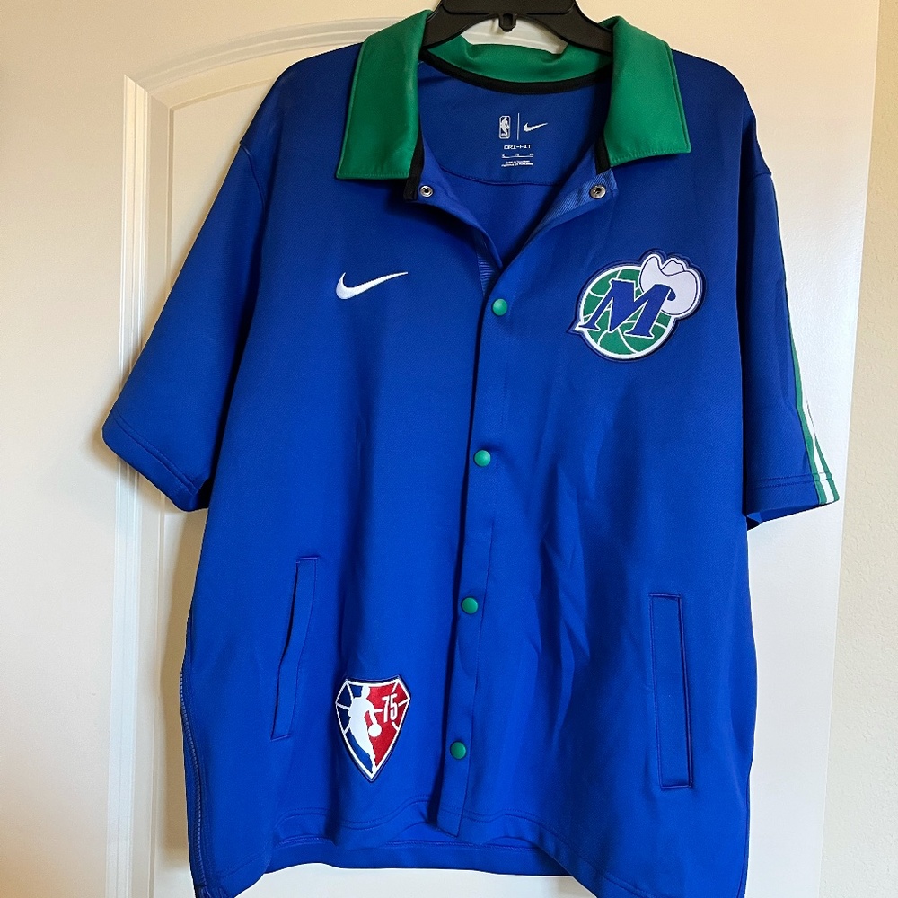 Mavericks NBA shirt NWT size XL